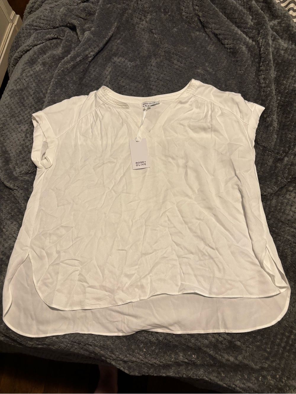 Womens size M New With Tags Rose & Olive White Women’s Short-Sleeve Blouse